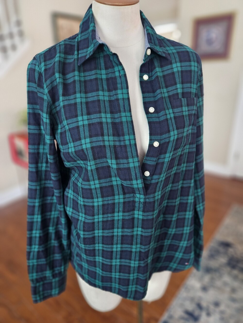 Tommy Hilfiger Lightweight Flannel Top Small - Picture 2 of 4